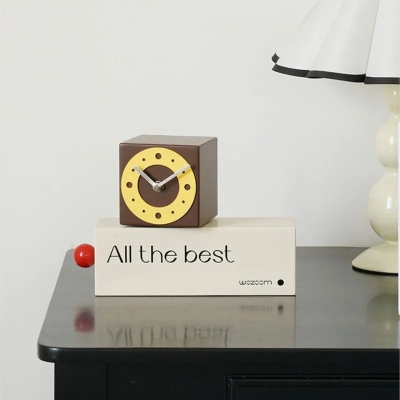 Wanda Desk Clock