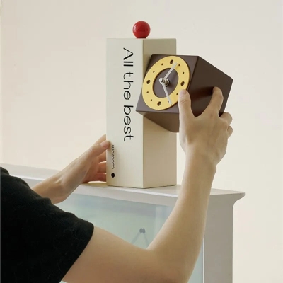 Wanda Desk Clock
