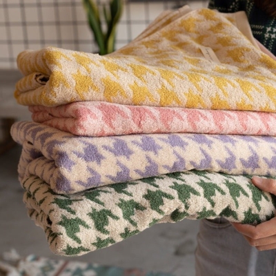 Classic Houndstooth Towel